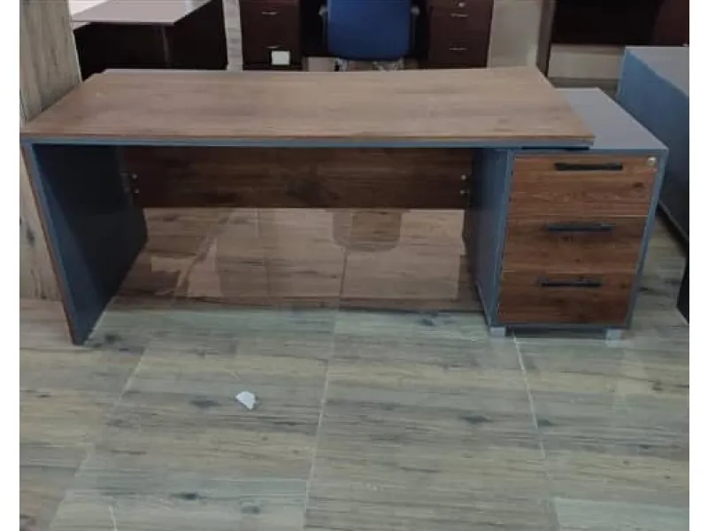 Elhelow Manager's Desk