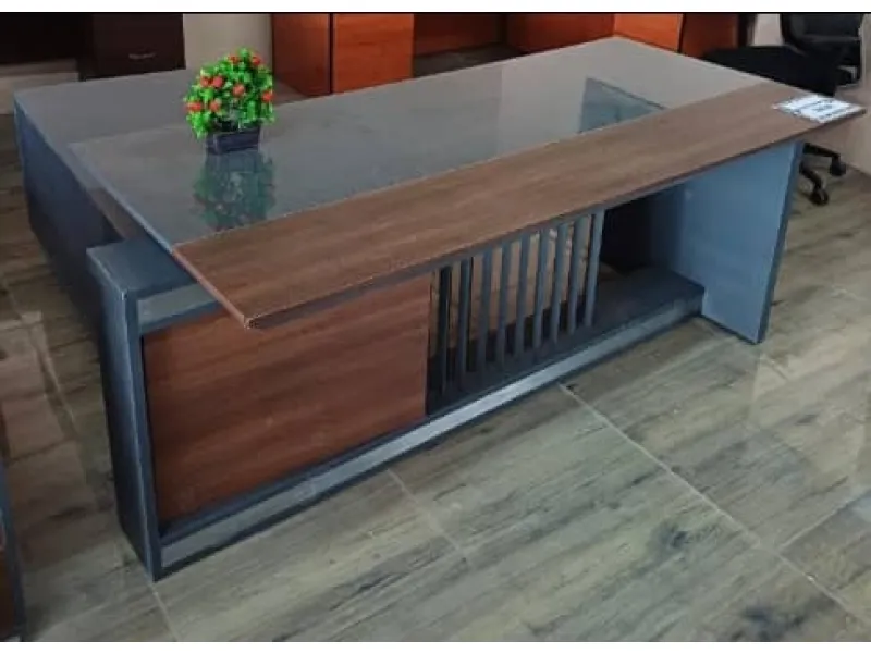 Elhelow Executive Desk